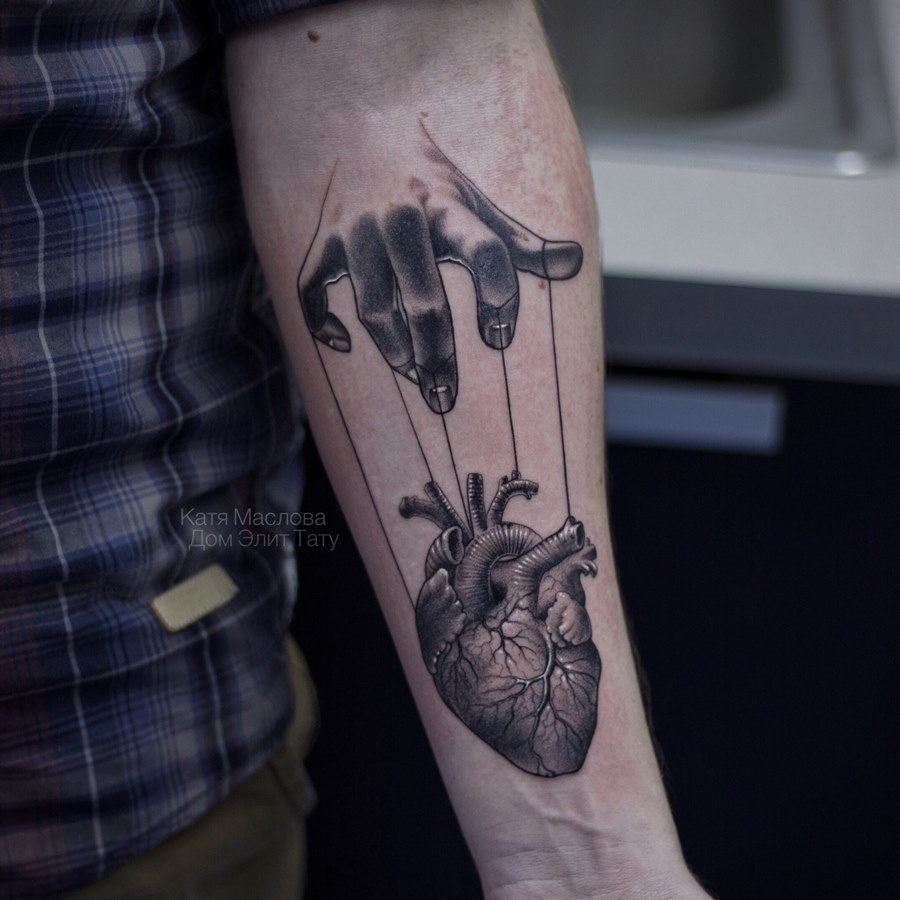 Значение татуировки сердце с колючей проволокой: значение и смысл